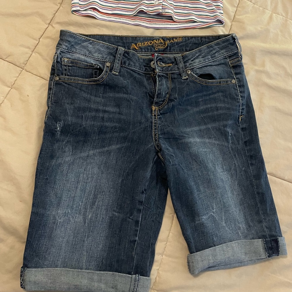 Low waisted jean shorts! Size 3!